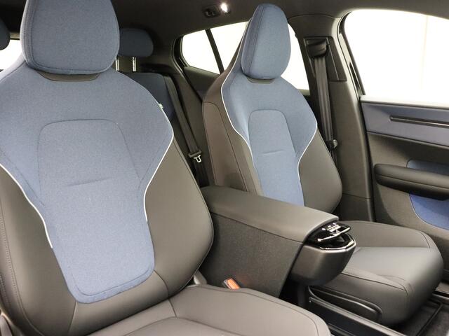 Volvo EX30 Extended Range Plus 69 kWh / Gratis laadpaal* / Snel leverbaar / Getint glas / Stoel + Stuurw. Verwarming / 20'' Velgen
