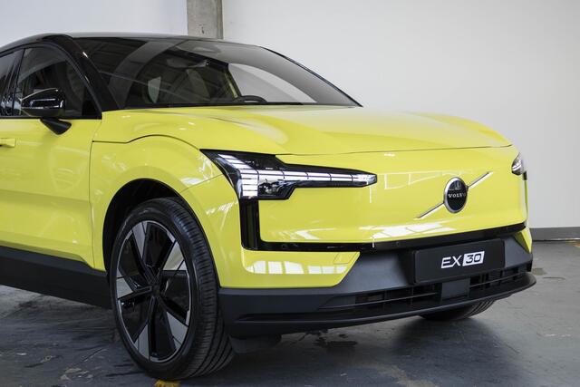 Volvo EX30 Single Motor Extended Range Plus 69 kWh | Gratis Wall box| Warmtepomp| Harman Kardon Premium Audio | Pilot Assist | Keyless Entry / Drive | Achteruitrijcamera | Stoel/Stuurverwarming