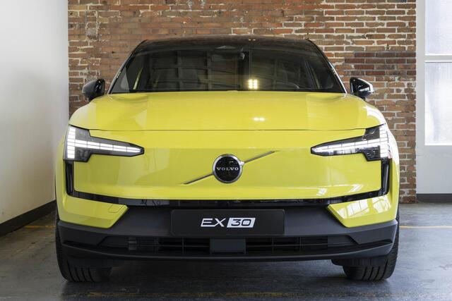 Volvo EX30 Single Motor Extended Range Plus 69 kWh | Gratis Wall box| Warmtepomp| Harman Kardon Premium Audio | Pilot Assist | Keyless Entry / Drive | Achteruitrijcamera | Stoel/Stuurverwarming