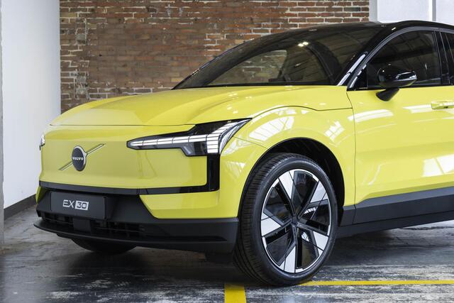 Volvo EX30 Single Motor Extended Range Plus 69 kWh | Gratis Wall box| Warmtepomp| Harman Kardon Premium Audio | Pilot Assist | Keyless Entry / Drive | Achteruitrijcamera | Stoel/Stuurverwarming