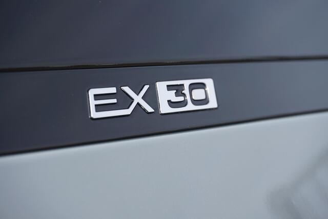 Volvo EX30 Single Motor Extended Range Plus 69 kWh | Snel Rijden | Subsidie ¤ 2.000 | Stuur + Stoel verwarming | Harman/Kardon | Google | Keyless Entry + Drive