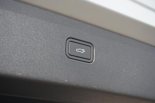 Volvo EX30 Single Motor Extended Range Plus 69 kWh | Snel Rijden | Subsidie ¤ 2.000 | Stuur + Stoel verwarming | Harman/Kardon | Google | Keyless Entry + Drive