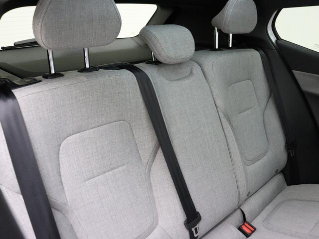 Volvo EX30 Extended Range Ultra / Mist interieur / 20'' / Stoel + Stuurw. Verwarming / Getint glas / Snel leverbaar ! /