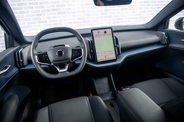 Volvo EX30 Extended Range Plus | UIT VOORRAAD LEVERBAAR | Stoel/stuurverwarming | Keyless entry | Harman Kardon audio | Extra getint glas
