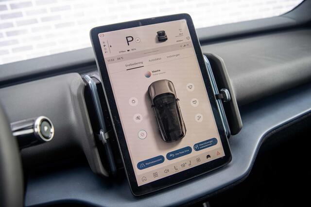 Volvo EX30 Extended Range Plus | UIT VOORRAAD LEVERBAAR | Stoel/stuurverwarming | Keyless entry | Harman Kardon audio | Extra getint glas