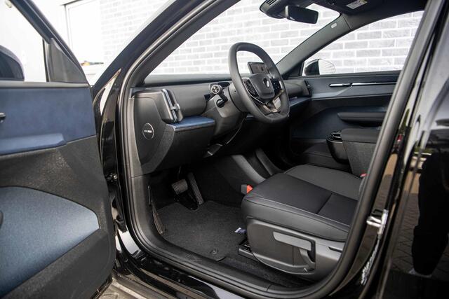 Volvo EX30 Extended Range Plus | UIT VOORRAAD LEVERBAAR | Stoel/stuurverwarming | Keyless entry | Harman Kardon audio | Extra getint glas