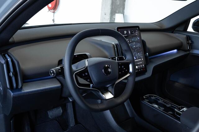 Volvo EX30 Single Motor Extended Range Ultra 69 kWh | 360º camera | Panoramadak | Harman Kardon audio | Sfeerverlichting en thema's interieur | Elektrische kofferklep