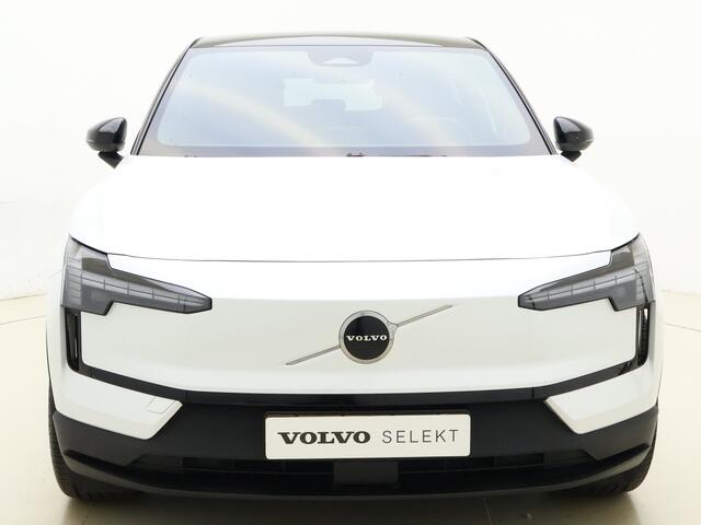 Volvo EX30 Single Motor Extended Range Plus 69 kWh / 1.000 km's DEMO / Warmtepomp / Getint glas / 19" / H&K Audio / Adapt. Cruise / Elektr. Achterklep /