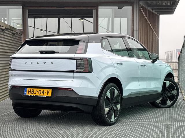 Volvo EX30 Twin Motor Performance Ultra 69 kWh P8, All wheel drive, Stoelverwarming, Stuurverwarming, 20 inch wielen, Panoramadak, Breeze interieur