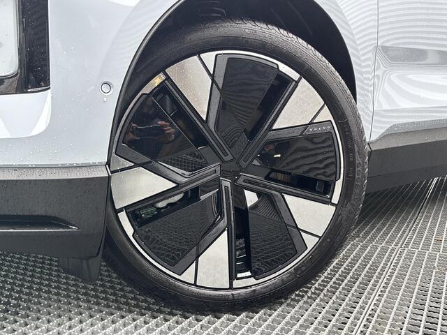 Volvo EX30 Twin Motor Performance Ultra 69 kWh P8, All wheel drive, Stoelverwarming, Stuurverwarming, 20 inch wielen, Panoramadak, Breeze interieur
