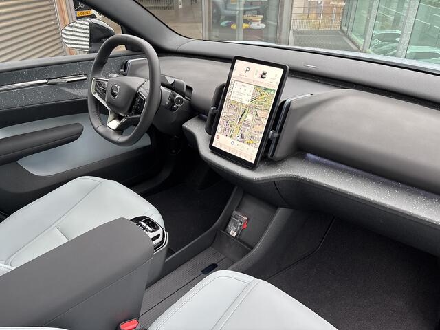 Volvo EX30 Twin Motor Performance Ultra 69 kWh P8, All wheel drive, Stoelverwarming, Stuurverwarming, 20 inch wielen, Panoramadak, Breeze interieur