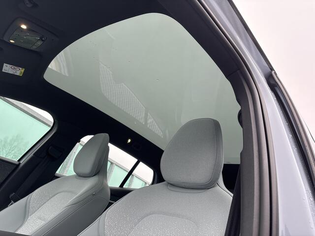 Volvo EX30 Twin Motor Performance Ultra 69 kWh P8, All wheel drive, Stoelverwarming, Stuurverwarming, 20 inch wielen, Panoramadak, Breeze interieur