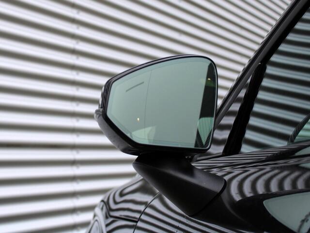 Volvo EX30 Single Motor Extended Range Plus Automaat / Climate Pack / Privacy Glass / 20" velgen / Google Maps Navi / Harman Kardon