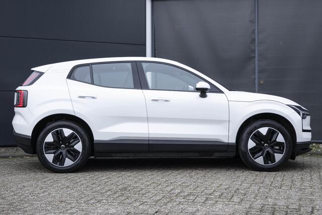Volvo EX30 Single Motor Core 51 kWh | Verwarmbare voorstoelen en Stuurwiel | Adaptieve Cruise control | Blind spot | Interieur Voorverwarming | Parkeer Camera.
