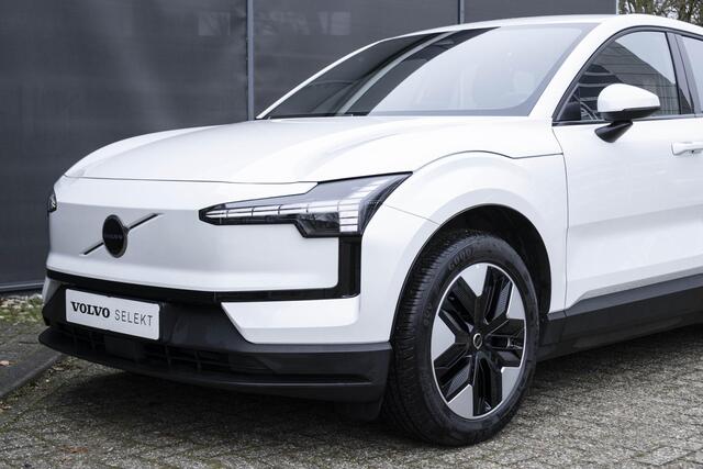 Volvo EX30 Single Motor Core 51 kWh | Verwarmbare voorstoelen en Stuurwiel | Adaptieve Cruise control | Blind spot | Interieur Voorverwarming | Parkeer Camera.
