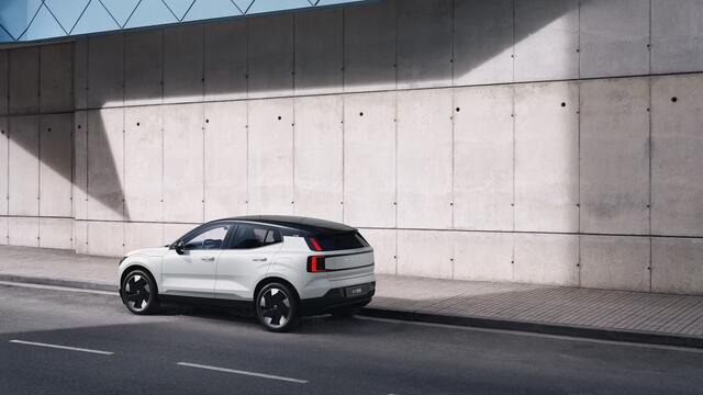 Volvo EX30 Single Motor Extended Range Plus 69 kWh Getint Glas