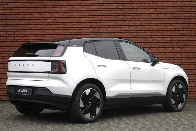 Volvo EX30 Single Motor Extended Range Plus 69 kWh | Direct Beschikbaar | Adaptieve Cruise Control | Pilot Assist | Harman/Kardon Audiosysteem | Getint Glas | Parkeersensoren voor en achter | Parkeercamera achter | 19" Lichtmetalen velgen |