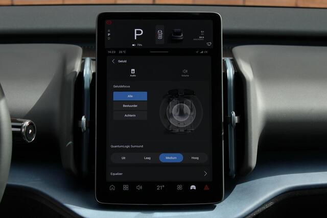 Volvo EX30 Single Motor Extended Range Plus 69 kWh | Direct Beschikbaar | Adaptieve Cruise Control | Pilot Assist | Harman/Kardon Audiosysteem | Getint Glas | Parkeersensoren voor en achter | Parkeercamera achter | 19" Lichtmetalen velgen |