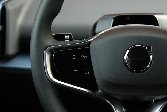 Volvo EX30 Single Motor Extended Range Plus 69 kWh | Direct Beschikbaar | Adaptieve Cruise Control | Pilot Assist | Harman/Kardon Audiosysteem | Getint Glas | Parkeersensoren voor en achter | Parkeercamera achter | 19" Lichtmetalen velgen |