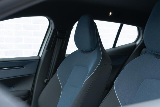 Volvo EX30 Single Motor Extended Range Plus | Long Range | Google | Adaptieve Cruise| Stoel-/Stuurverwarming | Keyless | Elek. Achterklep | BLIS | Harman Kardon Audio | Climate Control | 19" LM