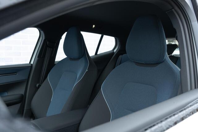 Volvo EX30 Single Motor Extended Range Plus | Long Range | Google | Adaptieve Cruise| Stoel-/Stuurverwarming | Keyless | Elek. Achterklep | BLIS | Harman Kardon Audio | Climate Control | 19" LM