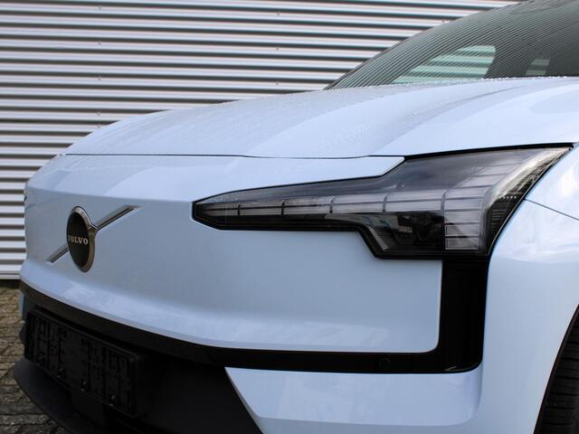 Volvo EX30 Single Motor Extended Range Plus Automaat / Privacy Glass / Google Maps Navi / Warmtepomp