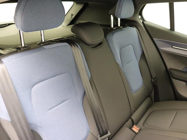 Volvo EX30 Extended Range Plus - EVERLAST / 21'' Duo spoke satin black / 2.000 km's / Eibach Verlagingsset / Getint glas / Stoel + Stuurwiel Verwarming