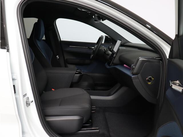Volvo EX30 Single Motor Extended Range Plus 69 kWh / Climate / 20" / Privacy glass