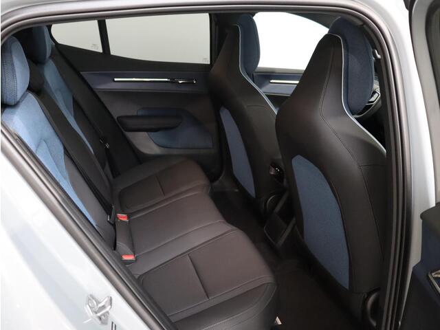 Volvo EX30 Twin Motor Performance Ultra 69 kWh / Pano. dak / Elek. verstelbare stoelen / 360 camera / Pilot assist /