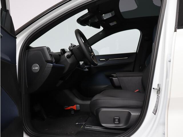 Volvo EX30 Twin Motor Performance Ultra 69 kWh / Pano. dak / Elek. verstelbare stoelen / 360 camera / Pilot assist /