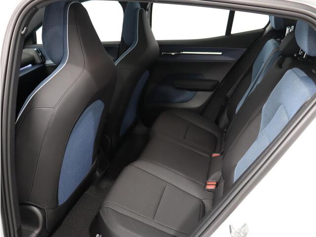 Volvo EX30 Twin Motor Performance Ultra 69 kWh / Pano. dak / Elek. verstelbare stoelen / 360 camera / Pilot assist /