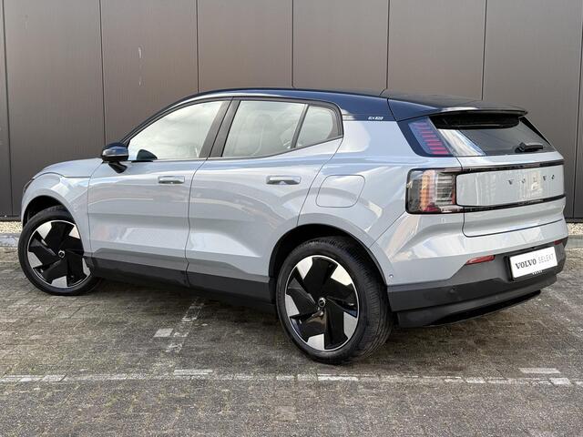 Volvo EX30 Twin Motor Performance Ultra 69 kWh / Panoramadak / Adaptive Cruise / 360 camera / Stoel en stuurverwarming / Getint glas / Keyless / Harman Kardon / Elektrisch bedienbare bestuurders stoel /