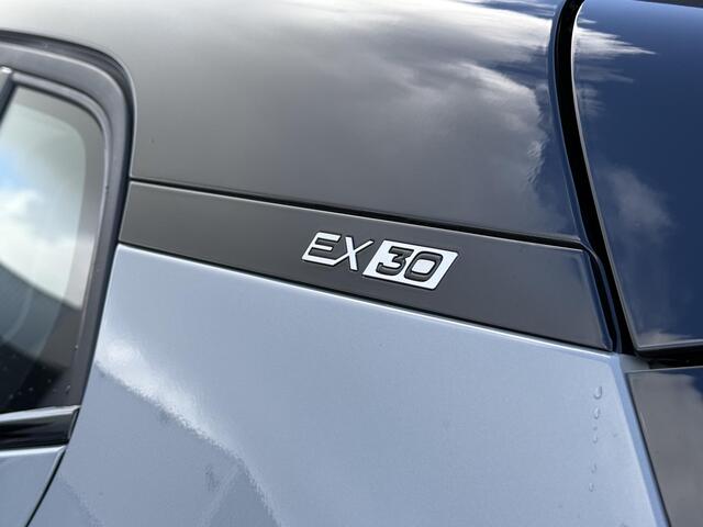 Volvo EX30 Twin Motor Performance Ultra 69 kWh / Panoramadak / Adaptive Cruise / 360 camera / Stoel en stuurverwarming / Getint glas / Keyless / Harman Kardon / Elektrisch bedienbare bestuurders stoel /