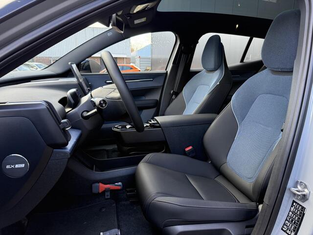 Volvo EX30 Twin Motor Performance Ultra 69 kWh / Panoramadak / Adaptive Cruise / 360 camera / Stoel en stuurverwarming / Getint glas / Keyless / Harman Kardon / Elektrisch bedienbare bestuurders stoel /