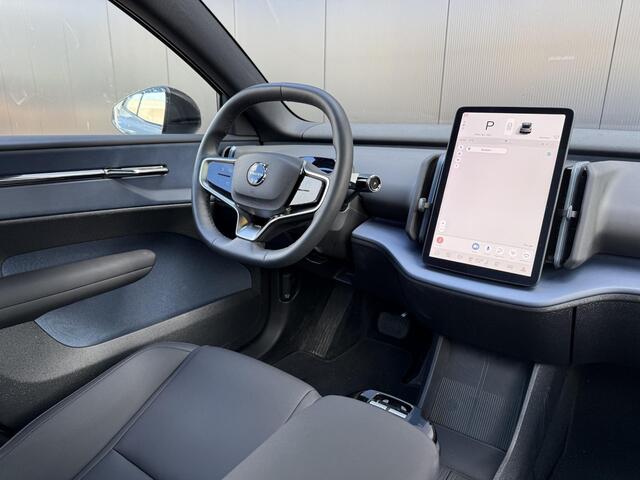 Volvo EX30 Twin Motor Performance Ultra 69 kWh / Panoramadak / Adaptive Cruise / 360 camera / Trekhaak / Stoel en stuurverwarming / Getint glas / Keyless / Harman Kardon / Elektrisch bedienbare bestuurders stoel /