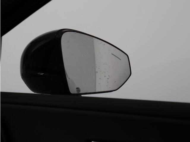 Volvo EX30 Twin Motor Performance Ultra 69 kWh / Pano. dak / Elek. verstelbare stoelen / Stuur+stoelverwarming / 360 camera / Pilot assist /