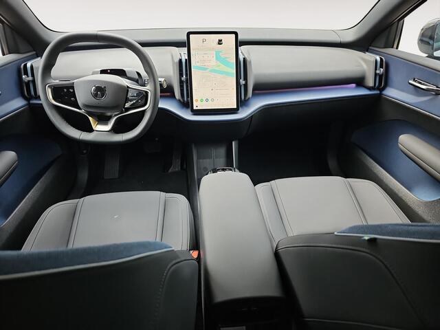 Volvo EX30 Single Motor Extended Range Plus 69 kWh | Cargo | Imperiaal | EUR 36070 ex. BTW|Extra getint glas | Trekhaak |