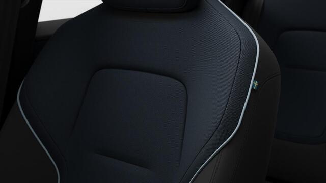 Volvo EX30 Extended Range MY25 Plus Climate Pack Pilot