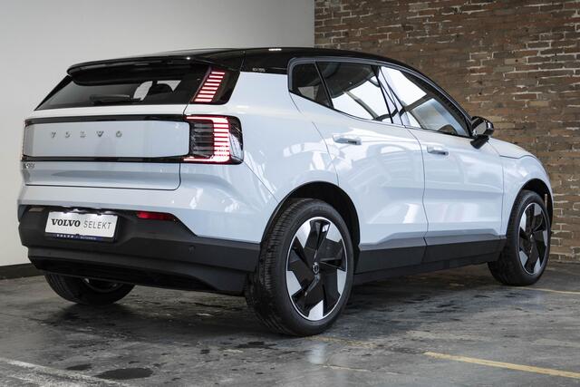 Volvo EX30 Single Motor Extended Range Plus | Elektrisch verstelbare voorstoelen | Stoel- en stuurverwarming | Google Infotainment | Harman Kardon soundbar | Elektrisch bedienbare achterklep