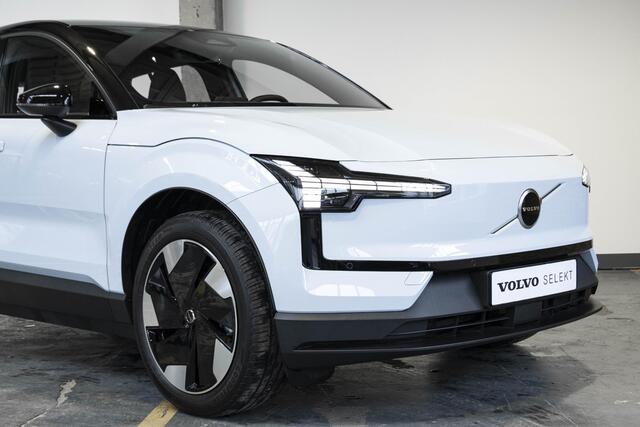 Volvo EX30 Single Motor Extended Range Plus | Elektrisch verstelbare voorstoelen | Stoel- en stuurverwarming | Google Infotainment | Harman Kardon soundbar | Elektrisch bedienbare achterklep