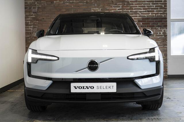 Volvo EX30 Single Motor Extended Range Plus | Elektrisch verstelbare voorstoelen | Stoel- en stuurverwarming | Google Infotainment | Harman Kardon soundbar | Elektrisch bedienbare achterklep