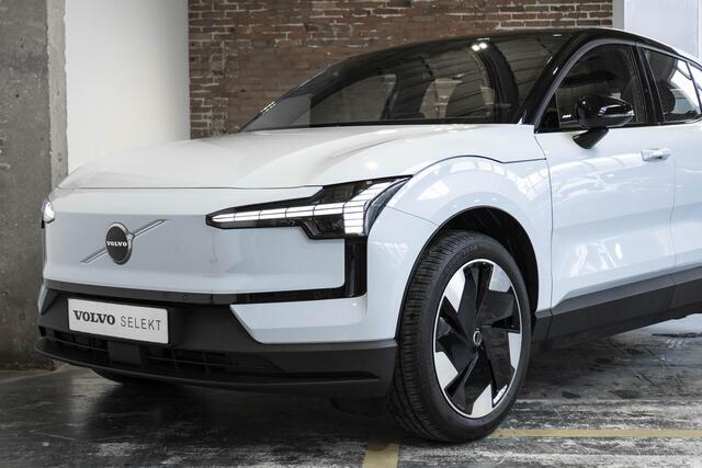 Volvo EX30 Single Motor Extended Range Plus | Elektrisch verstelbare voorstoelen | Stoel- en stuurverwarming | Google Infotainment | Harman Kardon soundbar | Elektrisch bedienbare achterklep