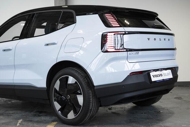 Volvo EX30 Single Motor Extended Range Plus | Elektrisch verstelbare voorstoelen | Stoel- en stuurverwarming | Google Infotainment | Harman Kardon soundbar | Elektrisch bedienbare achterklep