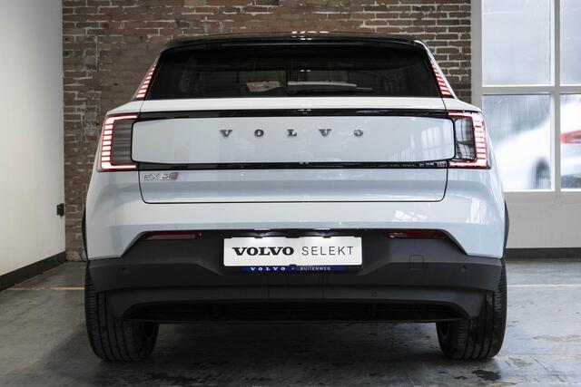 Volvo EX30 Single Motor Extended Range Plus | Elektrisch verstelbare voorstoelen | Stoel- en stuurverwarming | Google Infotainment | Harman Kardon soundbar | Elektrisch bedienbare achterklep