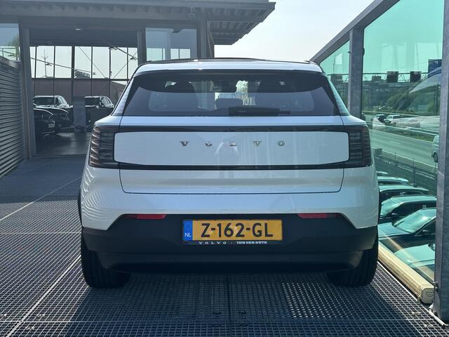 Volvo EX30 Single Motor Extended Range Plus 69 kWh / Extra getinte ramen vanaf A-stijl / Adaptive cruise / Pilot assist / Google / BLIS / Draadloze oplader / Harman-Kardon / Autom. achterklep / Parkeercamera / 19'' /