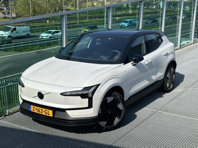 Volvo EX30 Single Motor Extended Range Plus 69 kWh / Extra getinte ramen vanaf A-stijl / Adaptive cruise / Pilot assist / Google / BLIS / Draadloze oplader / Harman-Kardon / Autom. achterklep / Parkeercamera / 19'' /