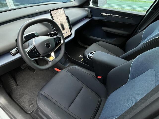 Volvo EX30 Twin Motor Performance Ultra 69 kWh Panorama dak, Premium Sound Harman - Kardon, Elektr.. verstelbare voorstoelen, 360gr. Parkeer camera, Semi elektr. Trekhaak..