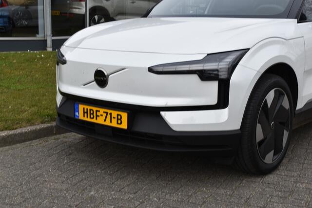 Volvo EX30 Single Motor Extended Range Plus 69 kWh ACC | Blis | H&K | Camera | 19"LMV | Elektr. klep