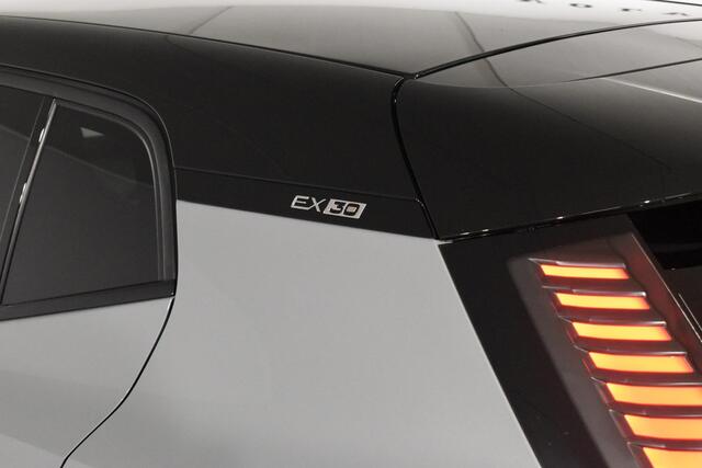 Volvo EX30 Twin Motor Performance Plus 69kWh 428PK / Adaptieve Cruise Control/ Pilot Assist/ Harman Kardon Audio/ Digital Key Plus/ Verwarmbare Voorstoelen en Stuurwiel/ 360 graden camera /