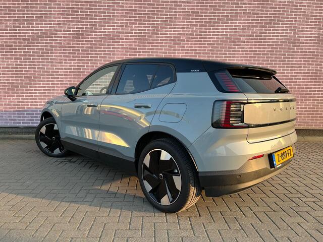 Volvo EX30 Single Motor Extended Range Plus | Trekhaak | Stoel-/stuurverwarming | Extra getint glas | Keyless entry | Carplay | Elektr. achterklep | Google Maps